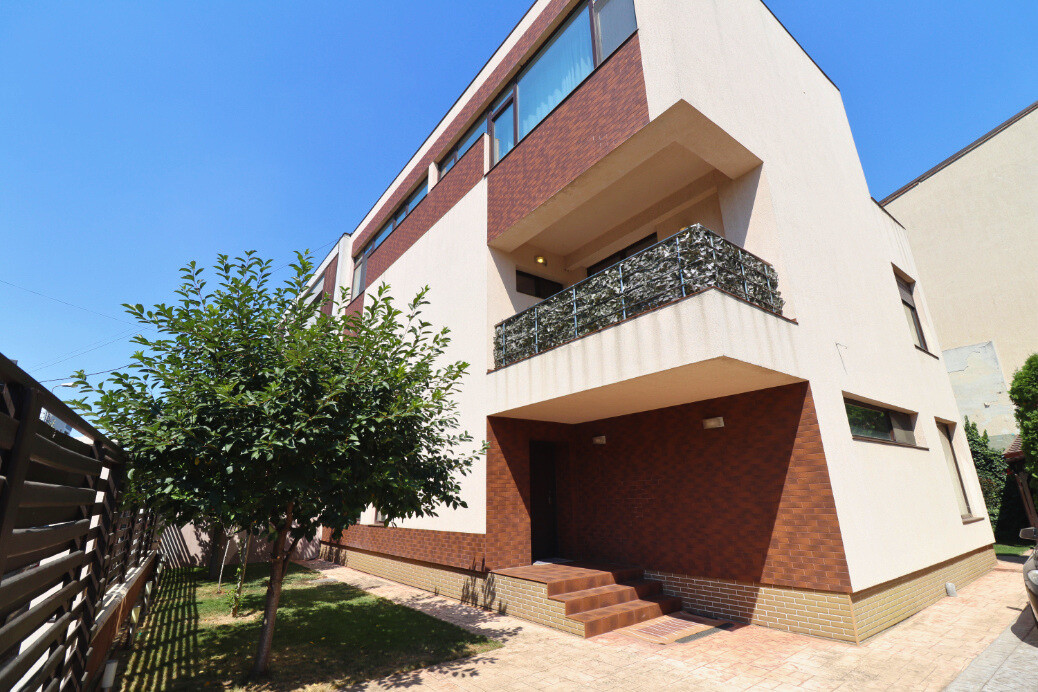Salajan - vila superba cu 2 etaje - living 48mp fara stalpi