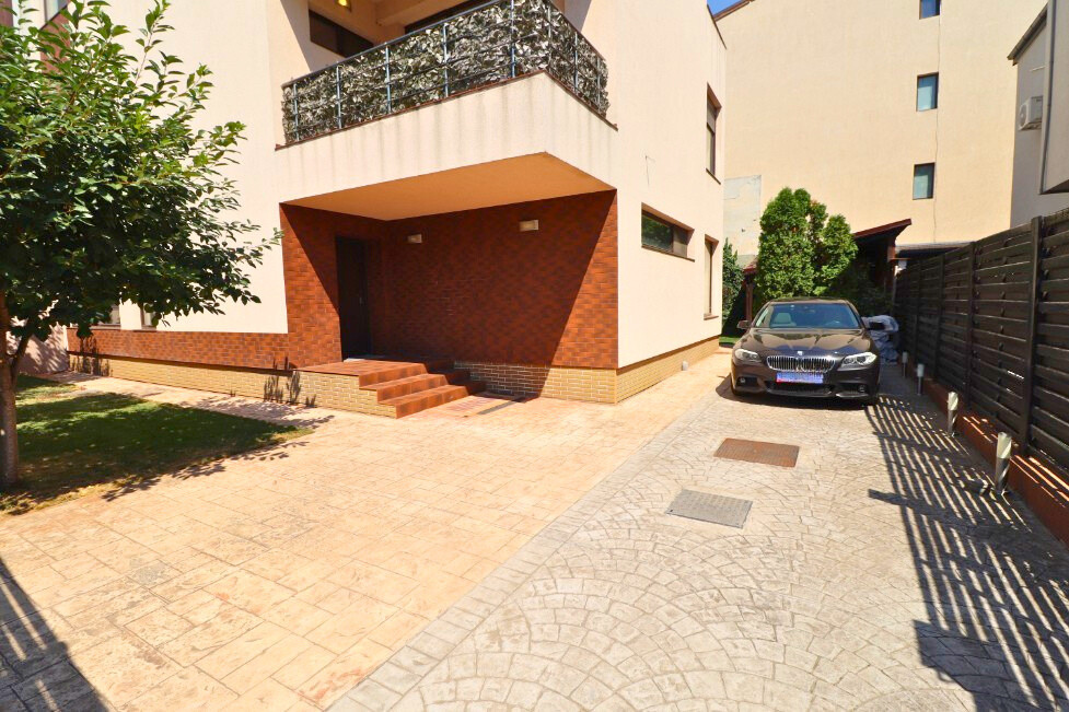 Salajan - vila superba cu 2 etaje - living 48mp fara stalpi