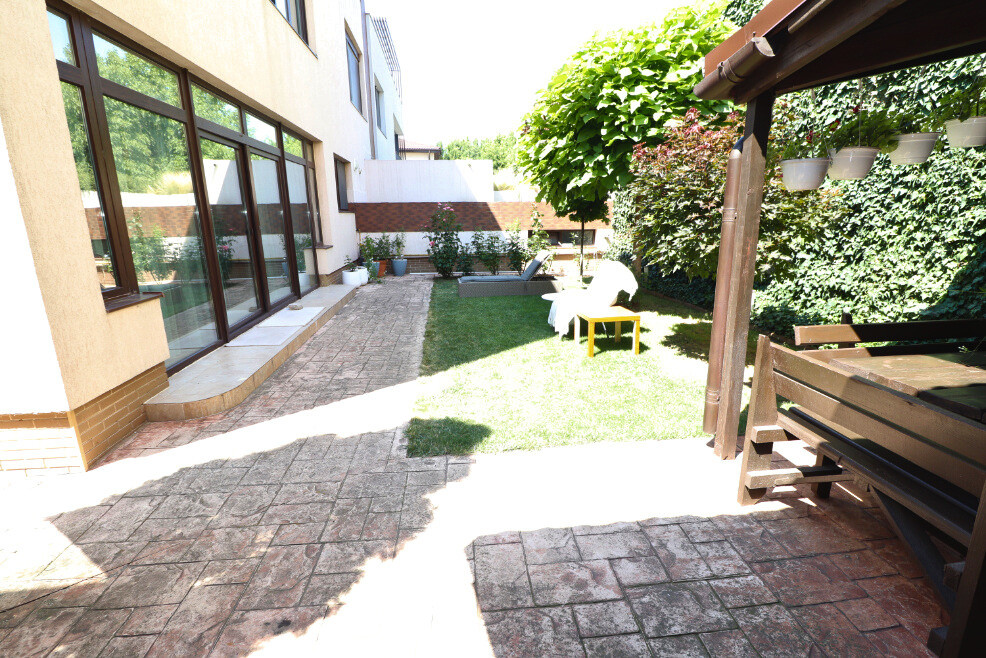 Salajan - vila superba cu 2 etaje - living 48mp fara stalpi