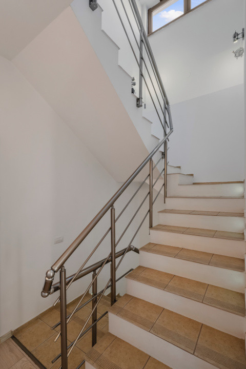 Salajan - vila superba cu 2 etaje - living 48mp fara stalpi