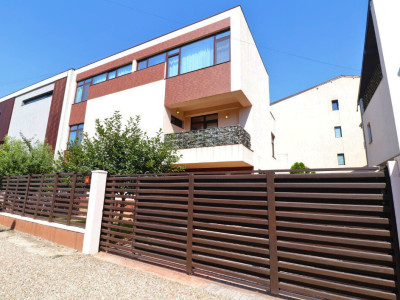 Salajan - vila superba cu 2 etaje - living 48mp fara stalpi