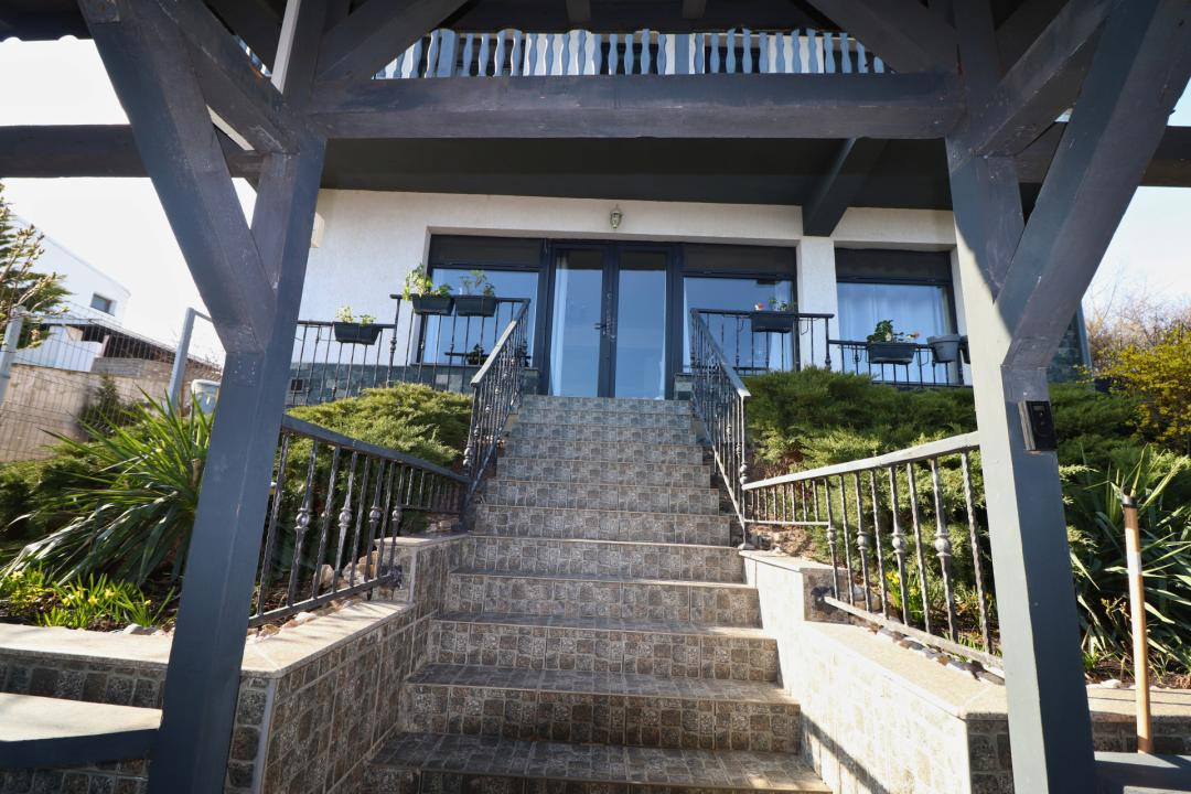 Vila cu deschidere la lac - Branesti - constructie 2016 - mobilata si utilata