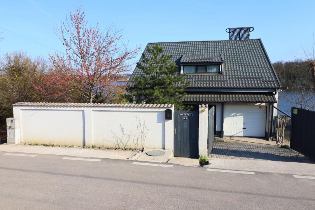 Vila cu deschidere la lac - Branesti - constructie 2016 - mobilata si utilata