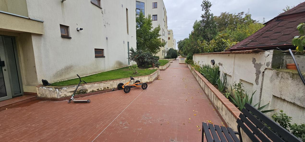 Doi Cocosi - Straulesti - 3 camere cu parcare si boxa incluse