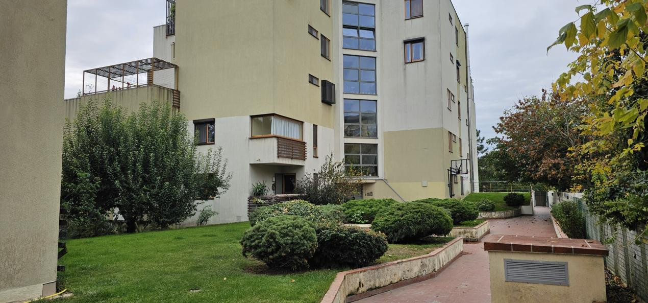 Doi Cocosi - Straulesti - 3 camere cu parcare si boxa incluse